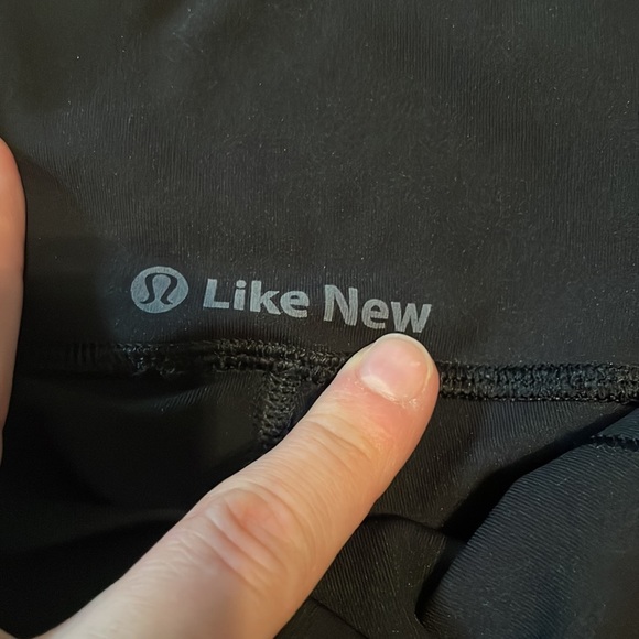 Size 8 VGUC Lululemon leggings - black - Picture 2 of 4